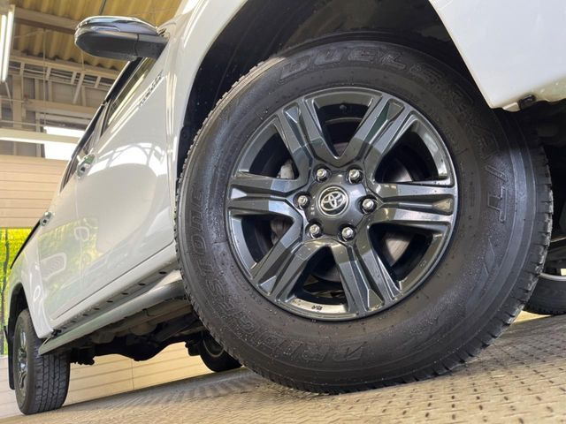 �y����17�C���`�A���~�z�C�[���z�O�ςɃ}�b�`���������A���~�z�C�[���𑕒����Ă���܂��B�e��ЊO�A���~�z�C�[����A�X�^�b�h���X�^�C�����戵�����Ă���܂��B���񂲑��k����������