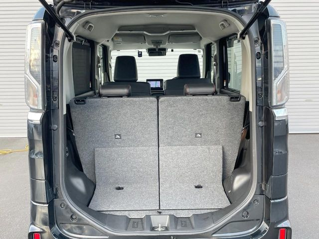 ���i�̂���������ʋ΁A���}���ɏ\���ȉ׎��X�y�[�X���m�ۂ��Ă���܂��B�Z�J���h�V�[�g��|���ƁA�傫�ȉו��̐ύڂ��\�ł���