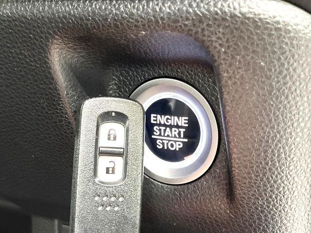 �yHonda�X�}�[�g�L�[�z�J�o����|�P�b�g�ɓ��ꂽ�܂܂ł��h�A�̎{���E�������\�ȃX�}�[�g�L�[�𑕔��B�G���W���̃I���E�I�t�����J�M�����o���K�v����������Ƃ��Ă��֗��ł���