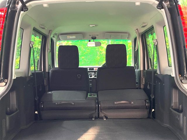 ���i�̂���������ʋ΁A���}���ɏ\���ȉ׎��X�y�[�X���m�ۂ��Ă���܂��B�Z�J���h�V�[�g��|���ƁA�傫�ȉו��̐ύڂ��\�ł���