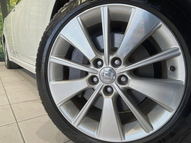 �y����18�C���`�A���~�z�C�[���z�O�ςɃ}�b�`���������A���~�z�C�[���𑕒����Ă���܂��B�e��ЊO�A���~�z�C�[����A�X�^�b�h���X�^�C�����戵�����Ă���܂��B���񂲑��k����������