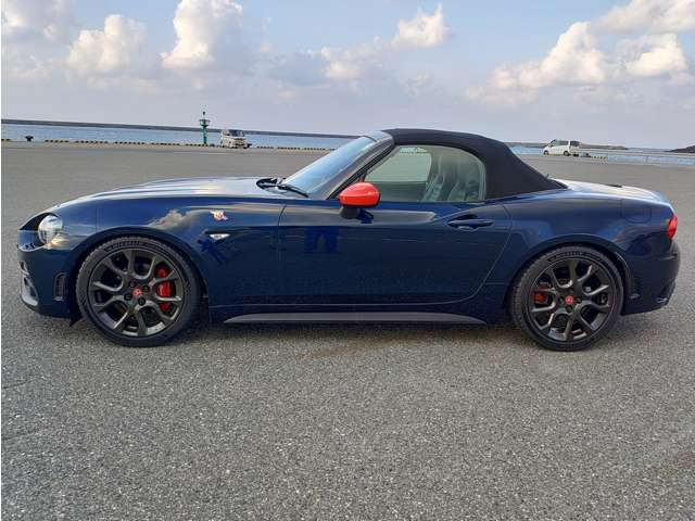 アバルト124スパイダー1.4