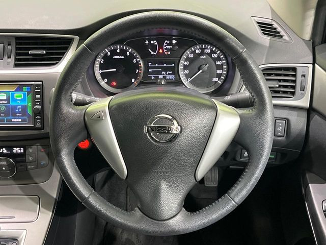 �y�����v�����X�e�A�����O�z�㎿�Ȋv���g�p���邱�ƂŁA��ɂ����������݂ƂĂ��^�]���₷���n���h���ł���