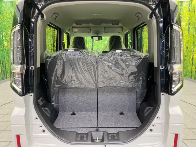 ���i�̂���������ʋ΁A���}���ɏ\���ȉ׎��X�y�[�X���m�ۂ��Ă���܂��B�Z�J���h�V�[�g��|���ƁA�傫�ȉו��̐ύڂ��\�ł���