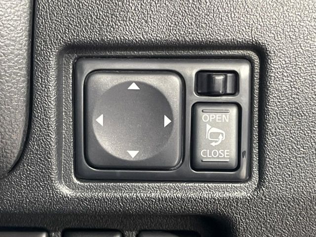 �y�d���i�[�~���[�z�T�C�h�~���[�͓d���i�[���ƂȂ��Ă���A�������ԏ�ł��L�Y�������X�N��}�����܂��B