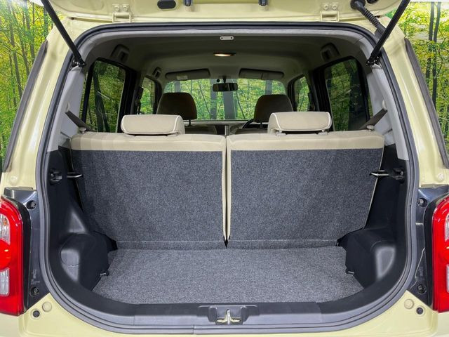 ���i�̂���������ʋ΁A���}���ɏ\���ȉ׎��X�y�[�X���m�ۂ��Ă���܂��B�Z�J���h�V�[�g��|���ƁA�傫�ȉו��̐ύڂ��\�ł���