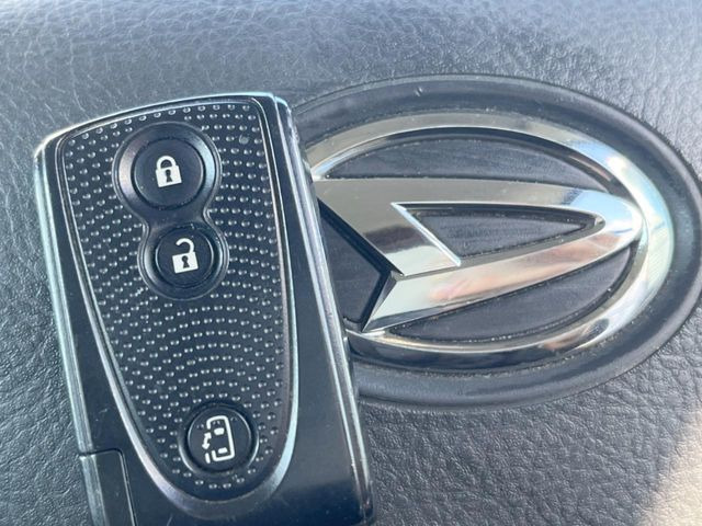 �y�L�[�t���[�V�X�e���z�J�o����|�P�b�g�ɓ��ꂽ�܂܂ł��h�A�̎{���E�������\�ȃX�}�[�g�L�[�𑕔��B�G���W���̃I���E�I�t�����J�M�����o���K�v����������Ƃ��Ă��֗��ł���