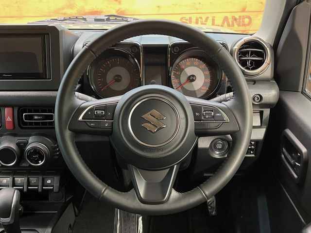 �y�����v�����X�e�A�����O�z�㎿�Ȋv���g�p���邱�ƂŁA��ɂ����������݂ƂĂ��^�]���₷���n���h���ł���