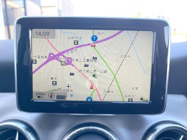 �������i�r:��̊��̂���i�r�́A����������ԓ������o���Ă���܂��BBluetooth�Đ��ȂǃI�[�f�B�I�@�\���[�����Ă���܂��̂ŁA�^�]�����y���߂܂���