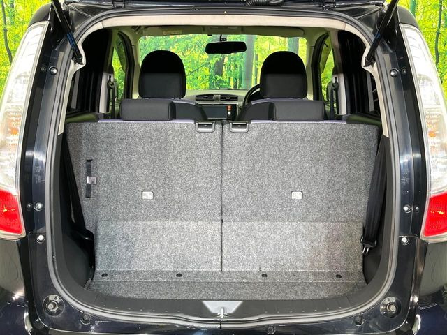 ���i�̂���������ʋ΁A���}���ɏ\���ȉ׎��X�y�[�X���m�ۂ��Ă���܂��B�Z�J���h�V�[�g��|���ƁA�傫�ȉו��̐ύڂ��\�ł���