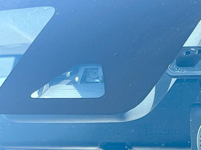 �y�X�}�[�g�A�V�X�g�z���s���ɑO���̎ԗ�����F�����A�Փ˂������Ȏ��͌x��ƃu���[�L�ŏՓˉ���Ɣ�Q�y�����A�V�X�g�B�����S�Ƀh���C�u�����y���݂��������܂��B