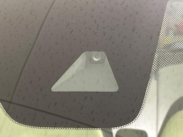 �y�G�}�[�W�F���V�[�u���[�L�z���s���ɑO���̎ԗ�����F�����A�Փ˂������Ȏ��͌x��ƃu���[�L�ŏՓˉ���Ɣ�Q�y�����A�V�X�g�B�����S�Ƀh���C�u�����y���݂��������܂��B