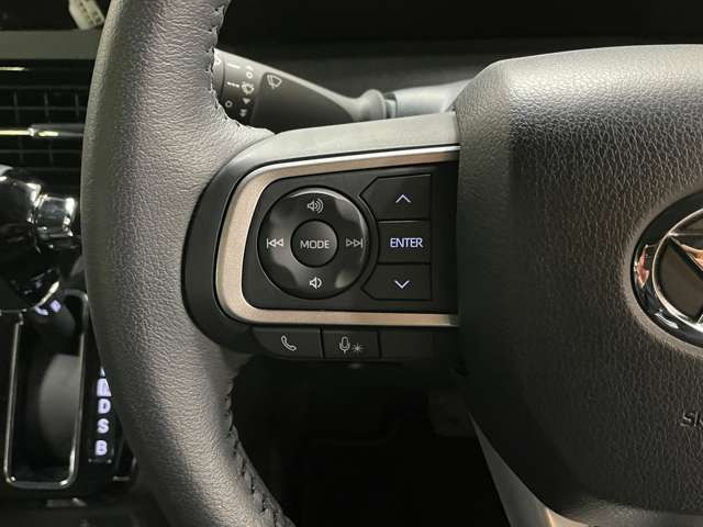 ���D�݂̃I�v�V�����𑕒����Č�[�Ԃ��邱�Ƃ��\�ł��B�i�r�E�o�b�N�J�����EETC�E��ȃt���b�v�_�E�����j�^�[�E�R�[�e�B���O�E�V�[�g�J�o�[�E�h���C�u���R�[�_�[�E�G���W���X�^�[�^�[ �ȂǂȂǎ戵����!