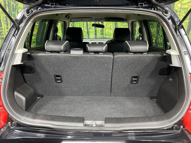 ���i�̂���������ʋ΁A���}���ɏ\���ȉ׎��X�y�[�X���m�ۂ��Ă���܂��B�Z�J���h�V�[�g��|���ƁA�傫�ȉו��̐ύڂ��\�ł���