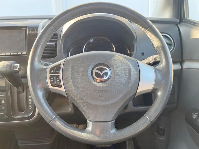 �y�����v�����X�e�A�����O�z�㎿�Ȋv���g�p���邱�ƂŁA��ɂ����������݂ƂĂ��^�]���₷���n���h���ł���