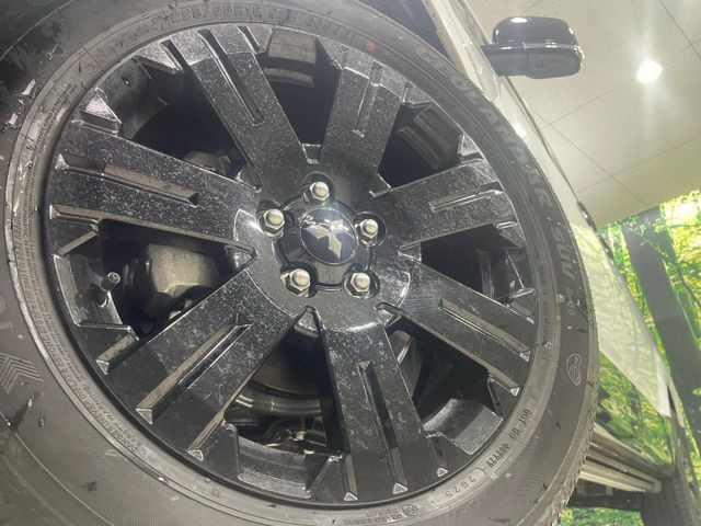 �y����18�C���`�A���~�z�C�[���z�O�ςɃ}�b�`���������A���~�z�C�[���𑕒����Ă���܂��B�e��ЊO�A���~�z�C�[����A�X�^�b�h���X�^�C�����戵�����Ă���܂��B���񂲑��k����������