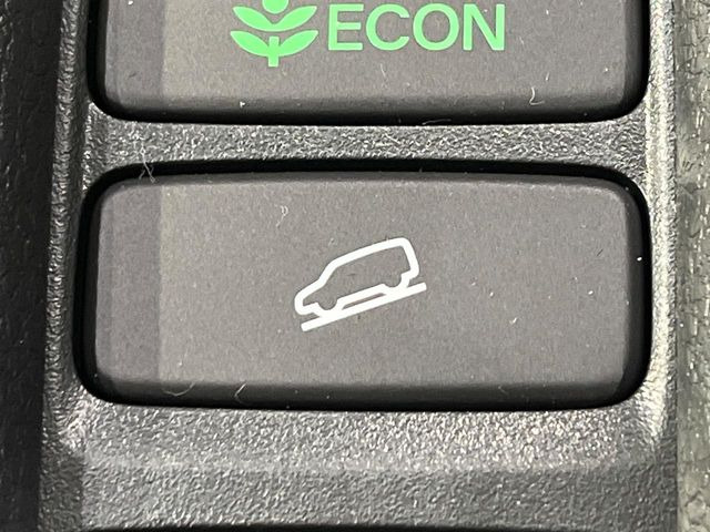 �y�_�E���q���A�V�X�g�z�}�ȍ⓹������Ƃ��Ɏ����Ńu���[�L�𐧌�A���̒ᑬ�x��ۂ��܂��B�ᓹ�∫�H�ȂǊ���₷���H�ʂ̉����ł��^�C�������b�N���Ȃ�������S!�n���h������ɏW���ł��܂�!