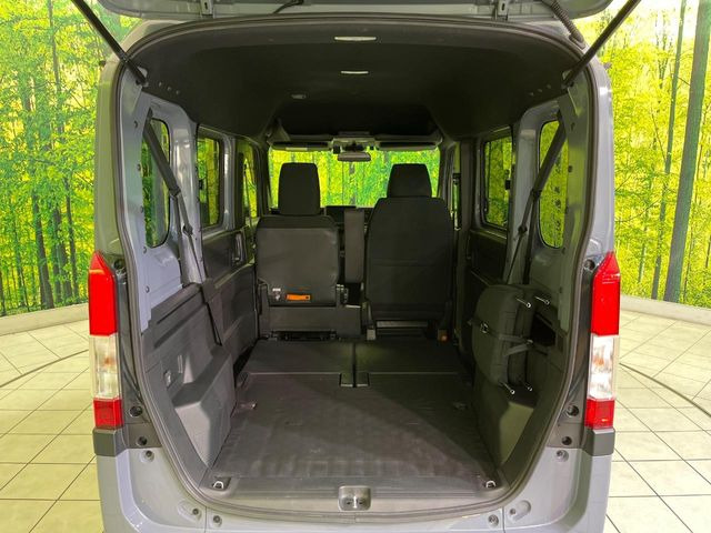 ���i�̂���������ʋ΁A���}���ɏ\���ȉ׎��X�y�[�X���m�ۂ��Ă���܂��B�Z�J���h�V�[�g��|���ƁA�傫�ȉו��̐ύڂ��\�ł���