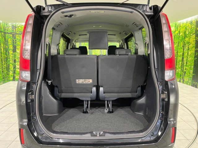 ���i�̂���������ʋ΁A���}���ɏ\���ȉ׎��X�y�[�X���m�ۂ��Ă���܂��B�Z�J���h�V�[�g��|���ƁA�傫�ȉו��̐ύڂ��\�ł���