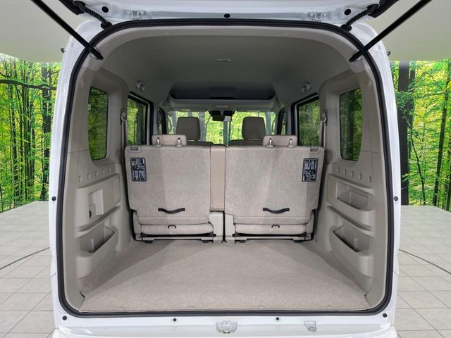 ���i�̂���������ʋ΁A���}���ɏ\���ȉ׎��X�y�[�X���m�ۂ��Ă���܂��B�Z�J���h�V�[�g��|���ƁA�傫�ȉו��̐ύڂ��\�ł���