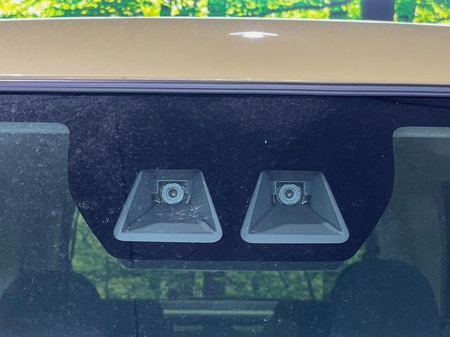 �y�X�}�[�g�A�V�X�g�z���s���ɑO���̎ԗ�����F�����A�Փ˂������Ȏ��͌x��ƃu���[�L�ŏՓˉ���Ɣ�Q�y�����A�V�X�g�B�����S�Ƀh���C�u�����y���݂��������܂��B