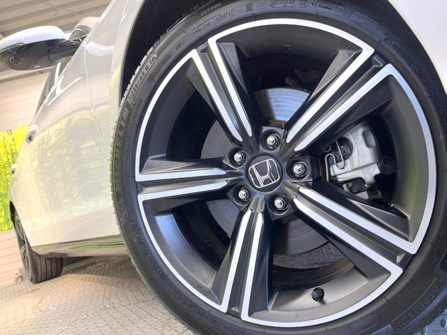 �y�����A���~�z�C�[���z�O�ςɃ}�b�`���������A���~�z�C�[���𑕒����Ă���܂��B�e��ЊO�A���~�z�C�[����A�X�^�b�h���X�^�C�����戵�����Ă���܂��B���񂲑��k����������