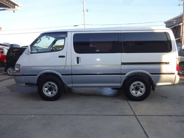 ハイエース3.0 スーパーカスタム セミミドルルーフ ディーゼル 4WD