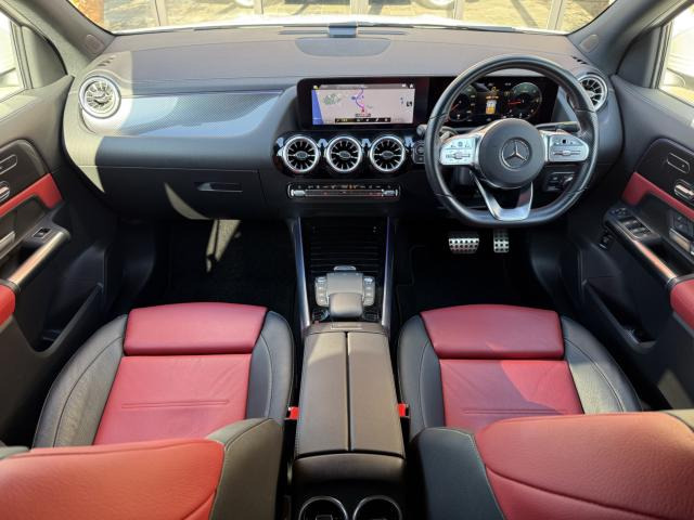 GLAクラスGLA200d 4マチック AMGライン 4WD