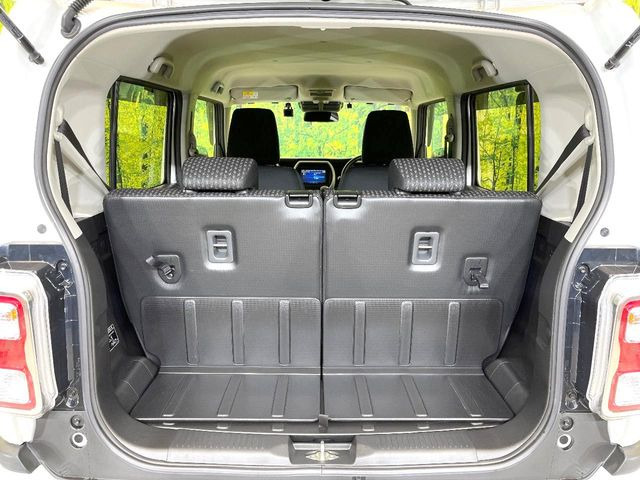 ���i�̂���������ʋ΁A���}���ɏ\���ȉ׎��X�y�[�X���m�ۂ��Ă���܂��B�Z�J���h�V�[�g��|���ƁA�傫�ȉו��̐ύڂ��\�ł���