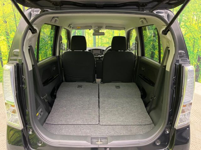 ���i�̂���������ʋ΁A���}���ɏ\���ȉ׎��X�y�[�X���m�ۂ��Ă���܂��B�Z�J���h�V�[�g��|���ƁA�傫�ȉו��̐ύڂ��\�ł���