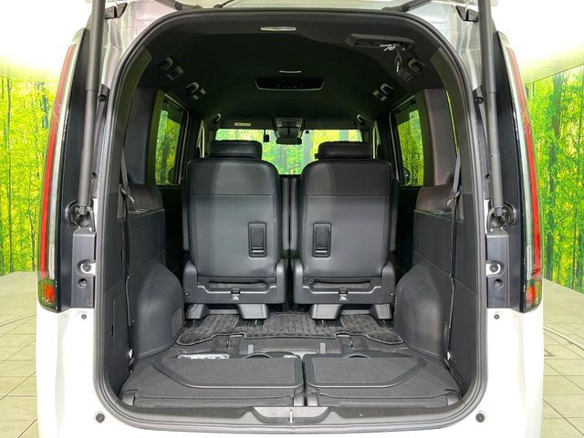 ���i�̂���������ʋ΁A���}���ɏ\���ȉ׎��X�y�[�X���m�ۂ��Ă���܂��B�Z�J���h�V�[�g��|���ƁA�傫�ȉו��̐ύڂ��\�ł���