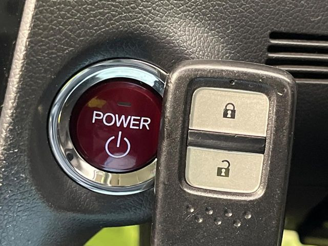 �yHonda�X�}�[�g�L�[�z�J�o����|�P�b�g�ɓ��ꂽ�܂܂ł��h�A�̎{���E�������\�ȃX�}�[�g�L�[�𑕔��B�G���W���̃I���E�I�t�����J�M�����o���K�v����������Ƃ��Ă��֗��ł���