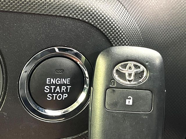 �y�X�}�[�g�L�[�z�J�o����|�P�b�g�ɓ��ꂽ�܂܂ł��h�A�̎{���E�������\�ȃX�}�[�g�L�[�𑕔��B�G���W���̃I���E�I�t�����J�M�����o���K�v����������Ƃ��Ă��֗��ł���