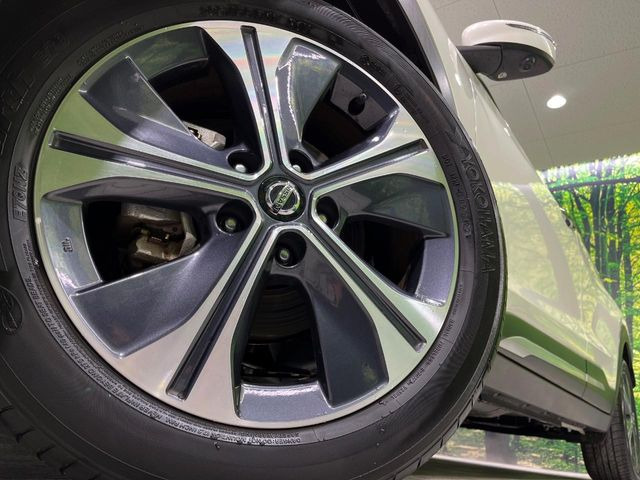 �y����17�C���`�A���~�z�C�[���z�O�ςɃ}�b�`���������A���~�z�C�[���𑕒����Ă���܂��B�e��ЊO�A���~�z�C�[����A�X�^�b�h���X�^�C�����戵�����Ă���܂��B���񂲑��k����������