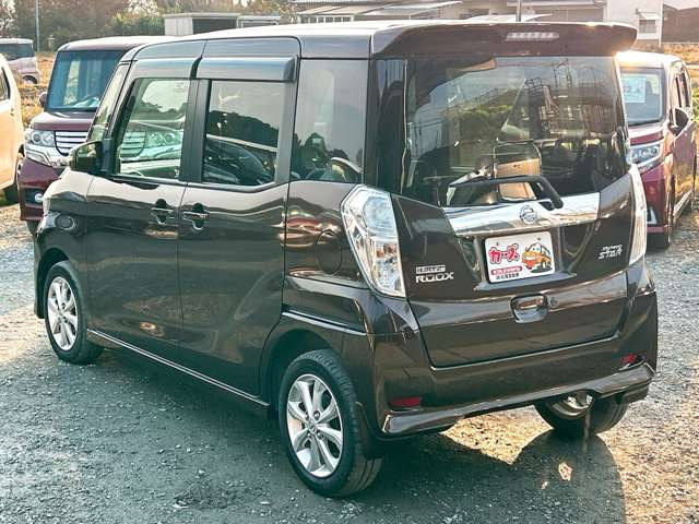 ���X�ł͌y�����Ԃ��畁�ʎԂ܂ŕ��L���I�[�����[�J�[�̎Ԏ�E�F�E�O���[�h��L�x�ɑ����Ă���܂��B