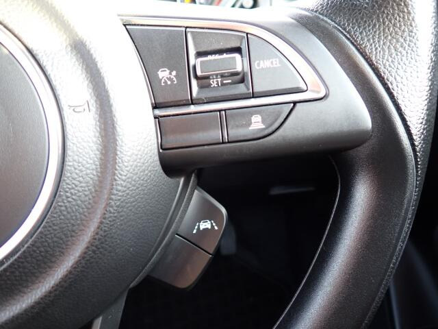 �y�N���[�Y�R���g���[���z�������H�ł̒��������s���y�Ɂ�A�N�Z���y�_���𓥂܂��Ɏԑ������ɕۂ��Ƃ��\�ł��B�O���̎ԗ������m���ĎԊԂ�ۂ悤�ɑ��x���߂��Ă���܂�!!