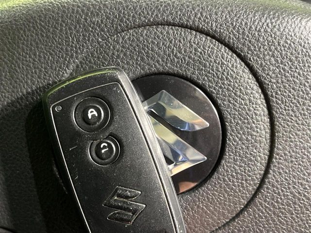 �y�L�[���X�X�^�[�g�V�X�e���z�J�o����|�P�b�g�ɓ��ꂽ�܂܂ł��h�A�̎{���E�������\�ȃX�}�[�g�L�[�𑕔��B�G���W���̃I���E�I�t�����J�M�����o���K�v����������Ƃ��Ă��֗��ł���