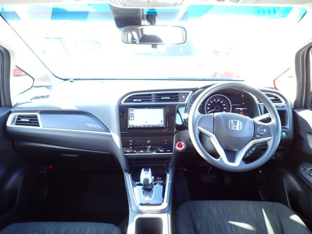 �C���p�l�摜�ɂȂ�܂��B�ԓ��͐��Ǝ҂ɂĎ����N���[�j���O�{�H�ς݂Ȃ̂ŁA��ϐ����ł��B