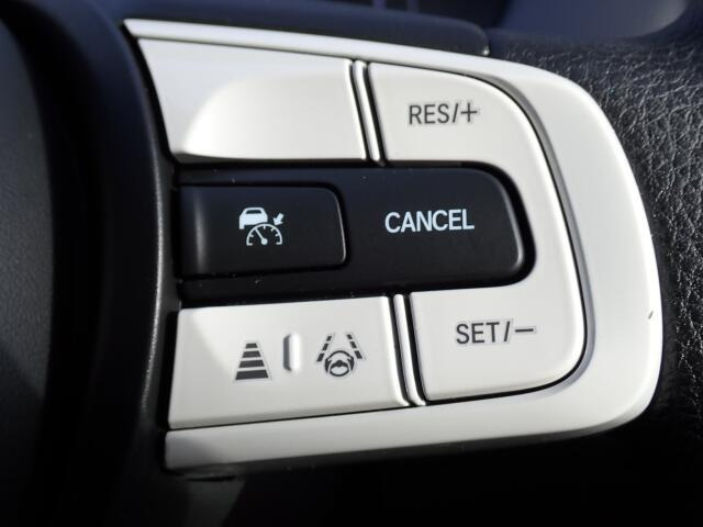 �y�N���[�Y�R���g���[���z�������H�ł̒��������s���y�Ɂ�A�N�Z���y�_���𓥂܂��Ɏԑ������ɕۂ��Ƃ��\�ł��B�O���̎ԗ������m���ĎԊԂ�ۂ悤�ɑ��x���߂��Ă���܂�!!