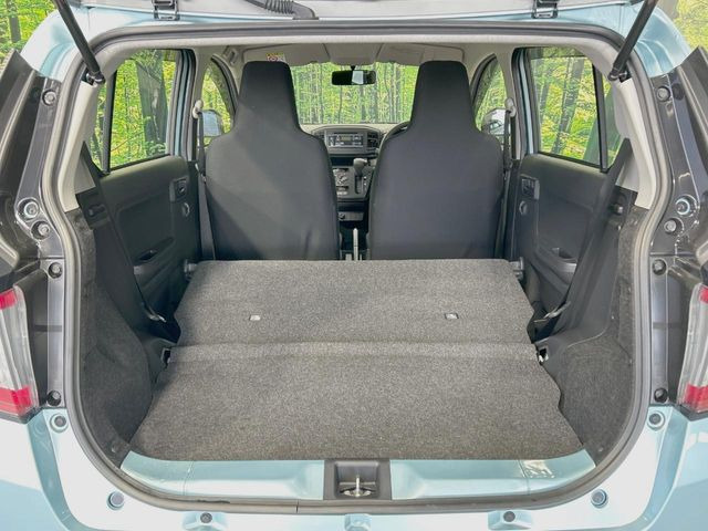 ���i�̂���������ʋ΁A���}���ɏ\���ȉ׎��X�y�[�X���m�ۂ��Ă���܂��B�Z�J���h�V�[�g��|���ƁA�傫�ȉו��̐ύڂ��\�ł���