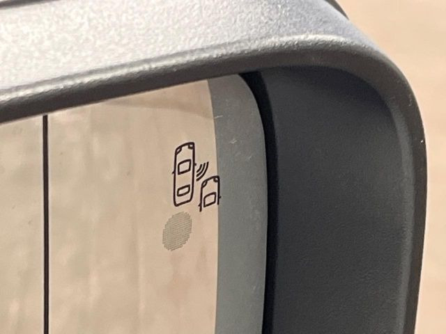 ���u���C���h�A�V�X�g�Z���T�[:���p����̎Ԃ����m���A�h���C�o�[���Ԑ��ύX���s���ۂɁA�x�����Ƌ��ɒ��ӂ𑣂��Ă������S�x���@�\�ł�!