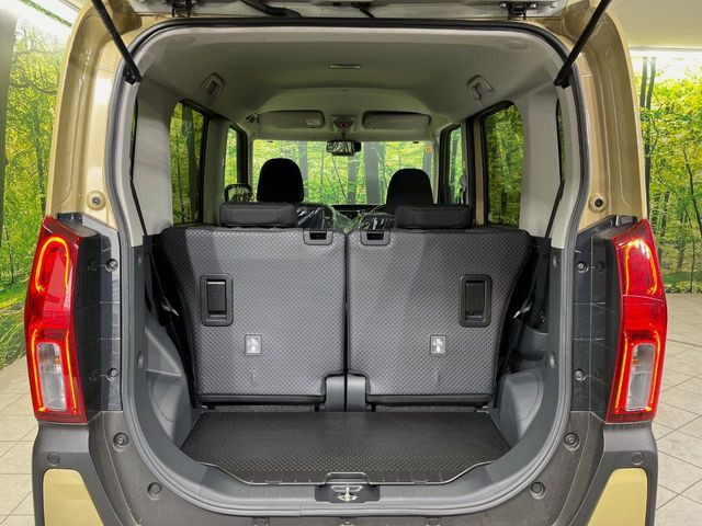 ���i�̂���������ʋ΁A���}���ɏ\���ȉ׎��X�y�[�X���m�ۂ��Ă���܂��B�Z�J���h�V�[�g��|���ƁA�傫�ȉו��̐ύڂ��\�ł���