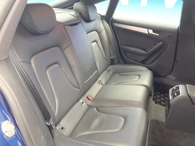 ●後部座席も気になるようなキズ・汚れやへたり等、大きなダメージはなく、良好な状態です。