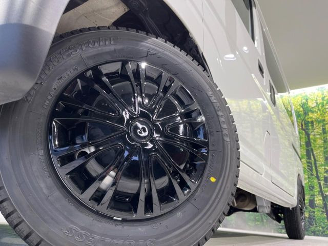 �y12�C���`�A���~�z�C�[���z�O�ςɃ}�b�`�����A���~�z�C�[���𑕒����Ă���܂��B�e��A���~�z�C�[����A�X�^�b�h���X�^�C�����戵�����Ă���܂��B���񂲑��k����������