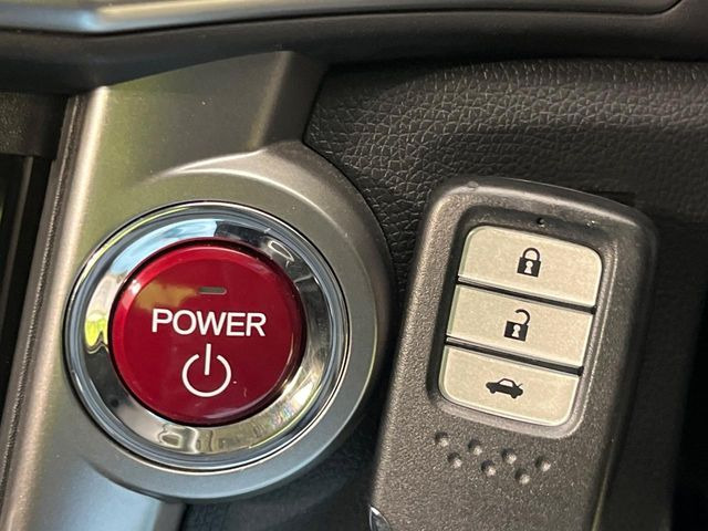 �yHonda�X�}�[�g�L�[�z�J�o����|�P�b�g�ɓ��ꂽ�܂܂ł��h�A�̎{���E�������\�ȃX�}�[�g�L�[�𑕔��B�G���W���̃I���E�I�t�����J�M�����o���K�v����������Ƃ��Ă��֗��ł���