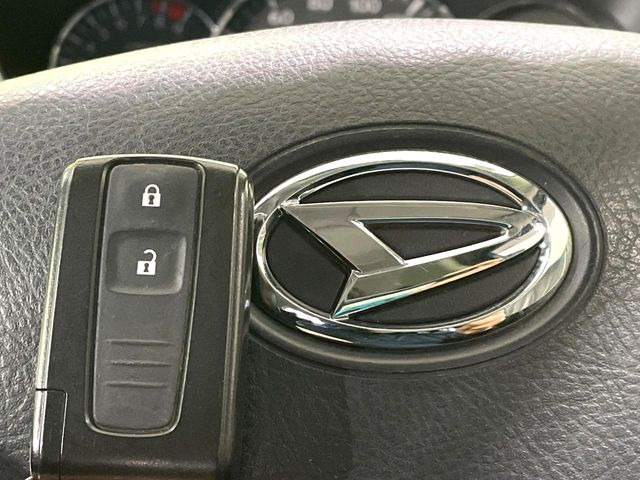 �y�L�[�t���[�V�X�e���z�J�o����|�P�b�g�ɓ��ꂽ�܂܂ł��h�A�̎{���E�������\�ȃX�}�[�g�L�[�𑕔��B�G���W���̃I���E�I�t�����J�M�����o���K�v����������Ƃ��Ă��֗��ł���