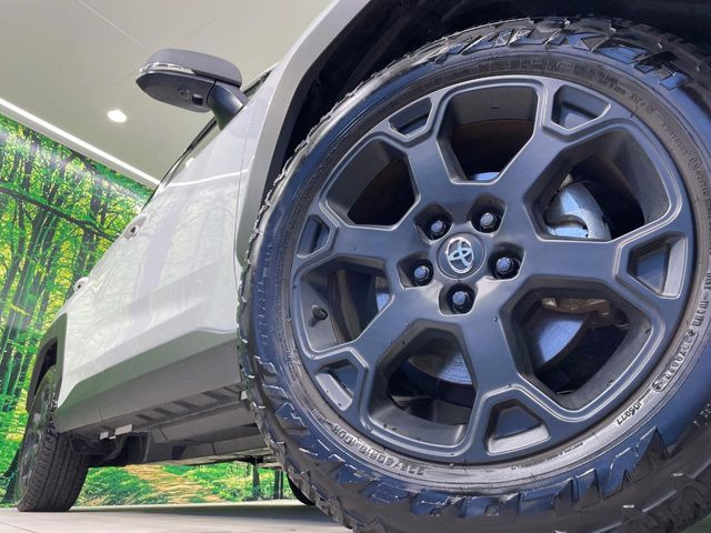 �y�O���[�h��p����18�C���`�A���~�z�C�[���z�f�U�C�����̍��������A���~�z�C�[���𑕒����Ă���܂��B�e��ЊO�A���~�z�C�[����A�X�^�b�h���X�^�C�����戵�����Ă���܂��B���񂲑��k����������