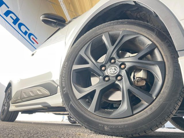 �y����18�C���`�A���~�z�C�[���z�O�ςɃ}�b�`���������A���~�z�C�[���𑕒����Ă���܂��B�e��ЊO�A���~�z�C�[����A�X�^�b�h���X�^�C�����戵�����Ă���܂��B���񂲑��k����������