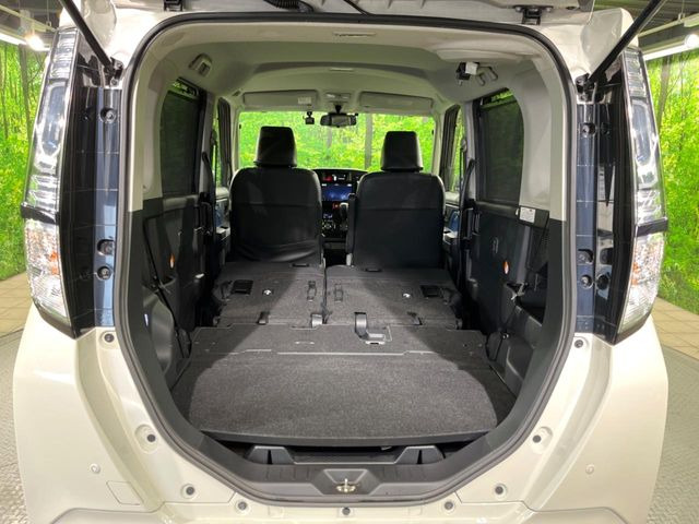 ���i�̂���������ʋ΁A���}���ɏ\���ȉ׎��X�y�[�X���m�ۂ��Ă���܂��B�Z�J���h�V�[�g��|���ƁA�傫�ȉו��̐ύڂ��\�ł���