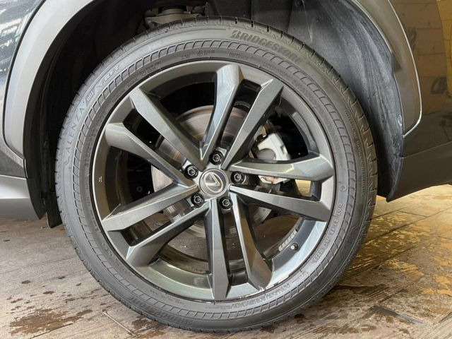 �y����20�C���`�A���~�z�C�[���z�O�ςɃ}�b�`���������A���~�z�C�[���𑕒����Ă���܂��B�e��ЊO�A���~�z�C�[����A�X�^�b�h���X�^�C�����戵�����Ă���܂��B���񂲑��k����������